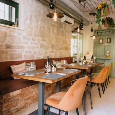 Mak Luxury Гостьовий будинок Спліт